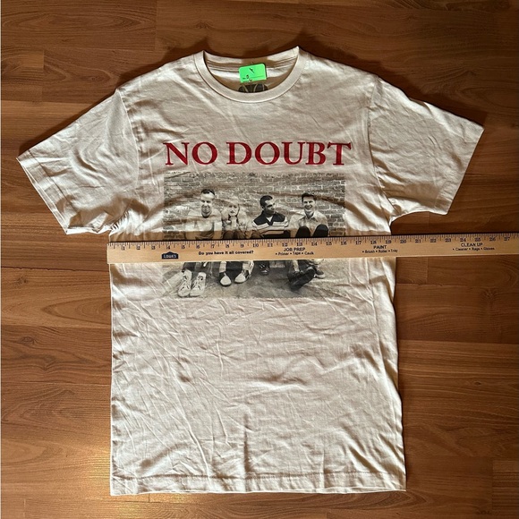 Hot Topic No Doubt Graphic Tan T-Shirt with Red Glitter lettering - Picture 5 of 8